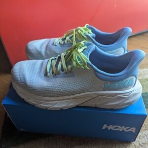 Women's HOKA Arahi 7, Color: Illusion/Dusk Size: 8.5-D